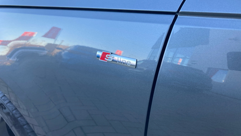 Audi A4 2.0T FSI S Line 4dr S Tronic [Leather/Alc] Petrol Saloon